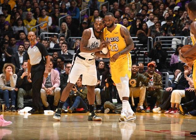 东契奇34+12+7独享历史第1，艾顿两双里夫斯33分，湖人轻取鹈鹕（东契奇34+12+7登顶历史第一，艾顿两双里夫斯33分，湖人轻松击败鹈鹕）