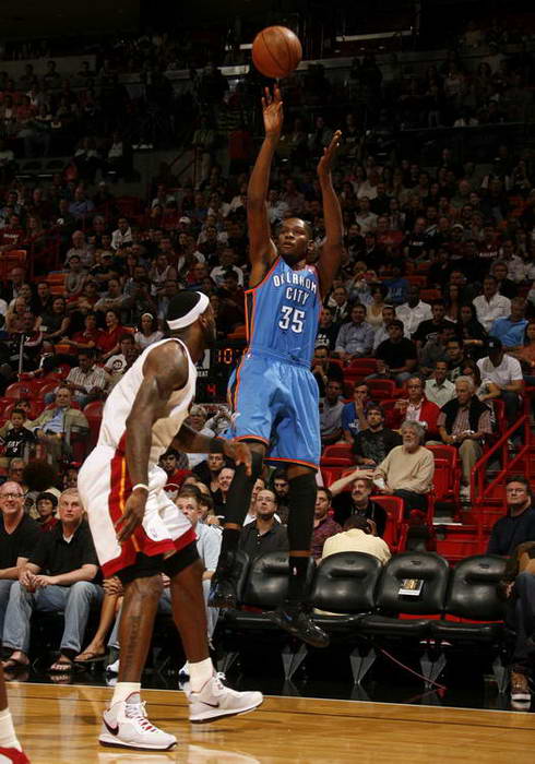 火爆，辽超总决赛大连队vs本溪队共有55678名观众观战（辽超总决赛热度爆表：大连战本溪，55678名球迷到场见证）