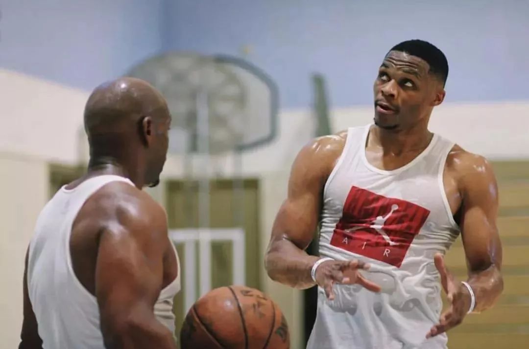 佩蒂特：巴萨仅靠亚马尔无法赢下欧冠，梅西当时也靠众星辅佐（佩蒂特：单靠亚马尔巴萨难夺欧冠，梅西当年亦需群星相助）