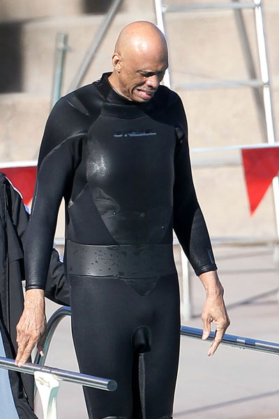 把青岛西海岸的口号带到诺坎普球场！战斗青岛队！ ...（让青岛西海岸的口号响彻诺坎普，战斗吧青岛队！）