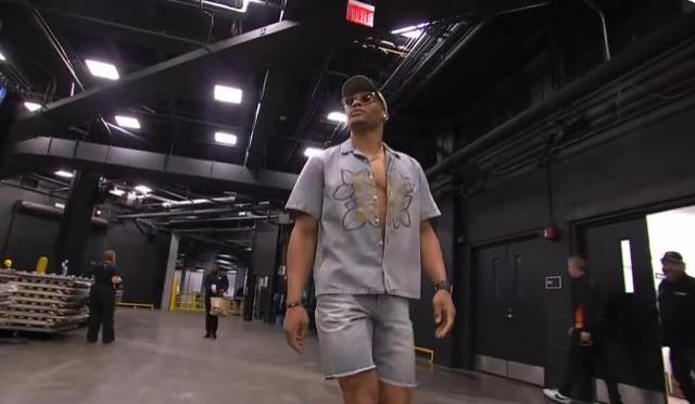 邮报：曼联与92班的关系很微妙，有时候较好有时候很差（邮报：曼联与92班关系起伏不定，时而融洽、时而紧张）