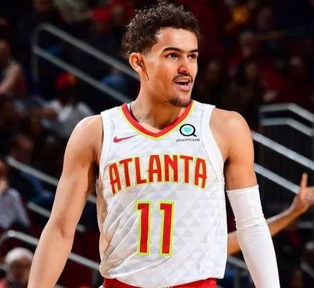 巴黎圣日耳曼姆巴佩梅开二度（巴黎圣日耳曼前锋姆巴佩两度建功）