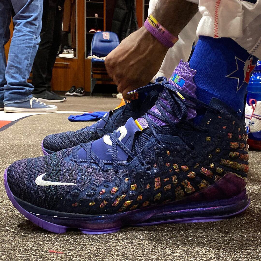 巴萨梅西自由球进球助球队领先（梅西任意球破门助巴萨领先）