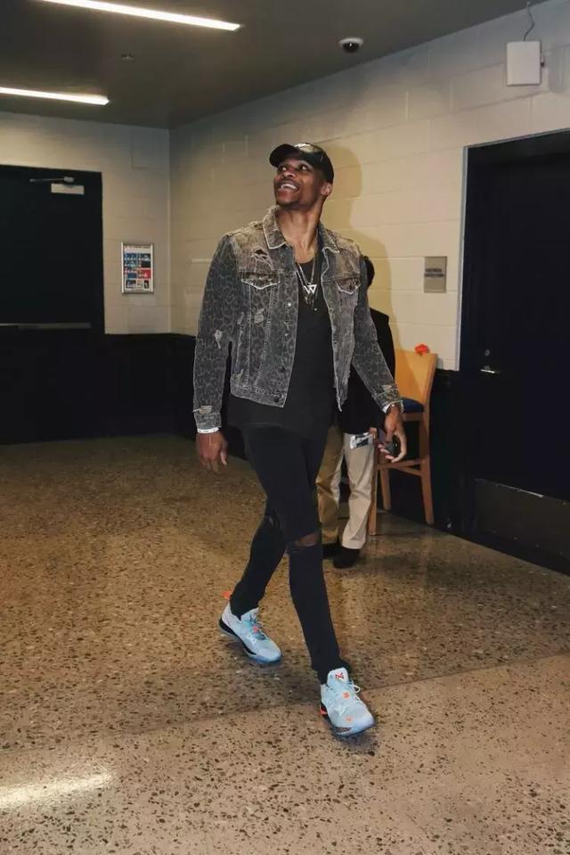 重磅！皇马遭遇重创！阿诺德伤缺两月将错过15场比赛，欧冠生死战告急（噩耗！皇马遭遇重击：阿诺德伤停两月恐缺15战，欧冠生死战告急）