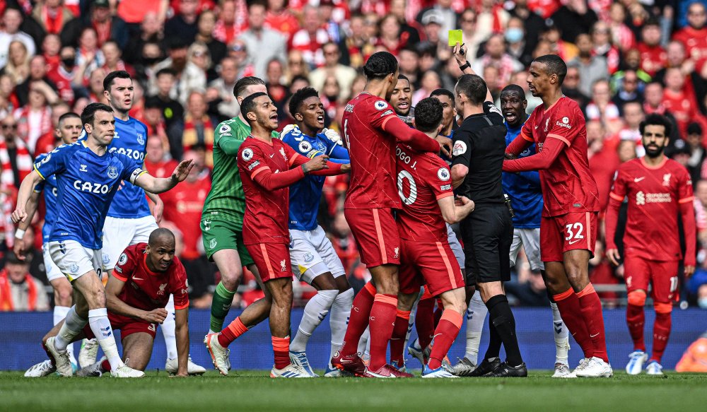 迈尼昂在加比亚社媒动态下留言，后者回复：请续约（迈尼昂现身加比亚社媒留言，加比亚回应：续约吧）