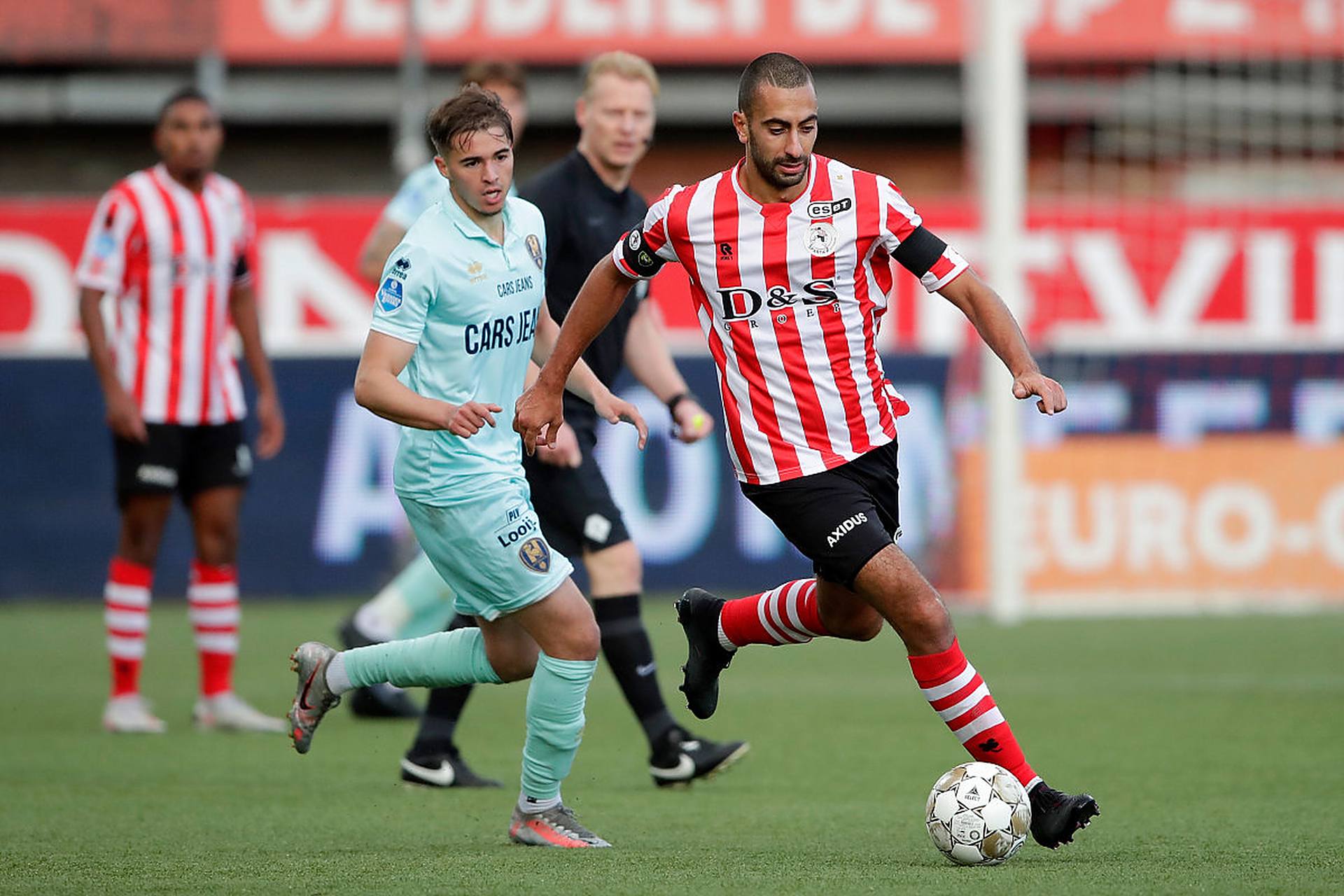 下了基调 下了基调